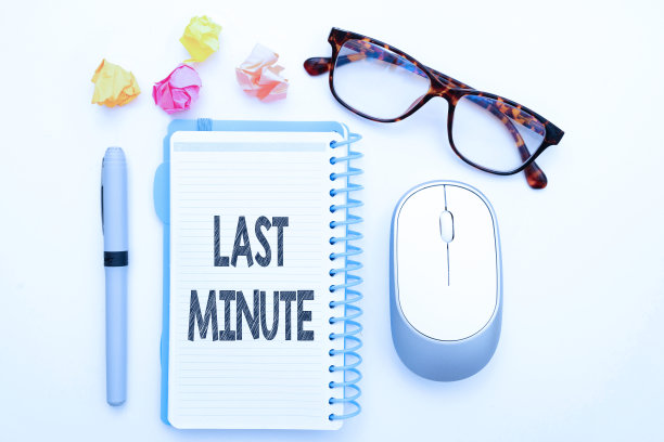 最后一分钟显示灵感的文本。华丽的学校办公用品，教学资料，写作工具，图片下载