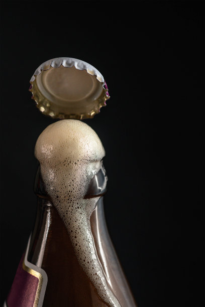 黑啤酒瓶图片下载