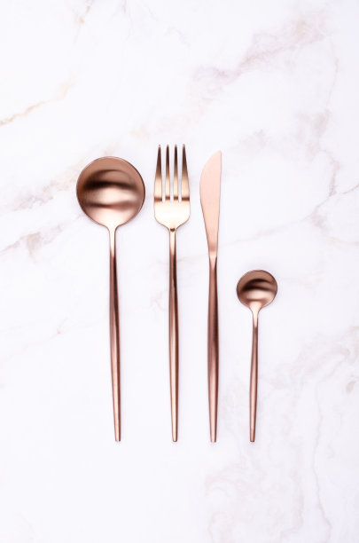 清洁的黄金金属餐具图片下载