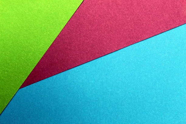 从不协调折叠的多色薄板上抽象出明亮的纹理。图片下载