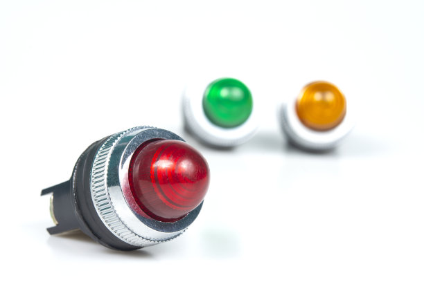 控制系统的工作采用红色、黄色和绿色指示灯。三个白底灯泡。图片下载