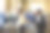 两位商界女性握手，就交接事宜达成一致，相比之下，几代企业家，金融界的大型工作组图片下载