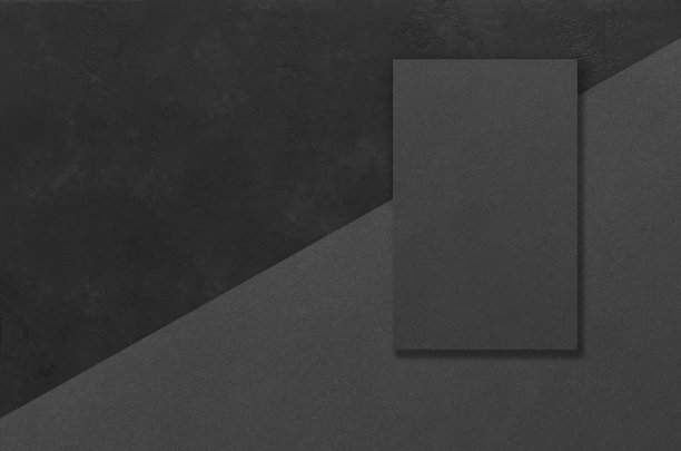深色混凝土背景上的黑色矩形模型。设计元素或作品集。副本的空间。图片下载