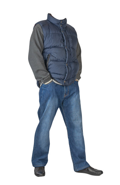 深蓝色无袖上衣，蓝色牛仔裤，毛衣，黑色皮鞋，白色背景。图片下载