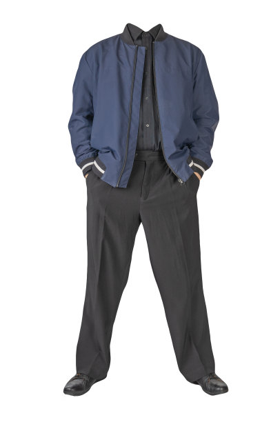 男性夹克，衬衫，黑色裤子和黑色皮靴孤立在白色背景。男人的秋天的衣服图片下载