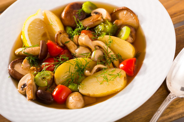 蘑菇汤的乡村风格图片下载