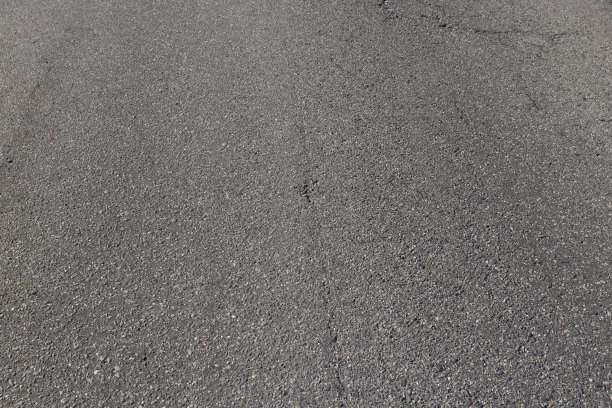 有油渍和裂缝的高速公路图片下载