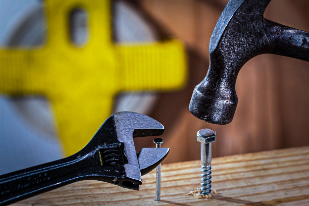 锤子和钉子图片下载