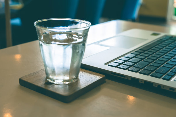 一杯水图片下载