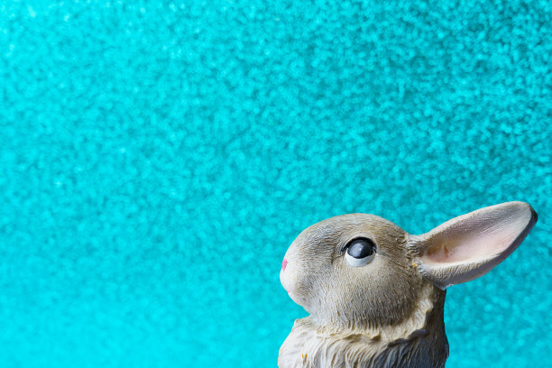 一个兔子的抽象雕像。是东历2023年的象征。带有复制空间的背景图片下载