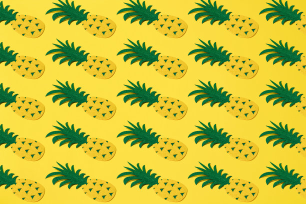 黄色底色上有菠萝的感觉。模式。图片下载