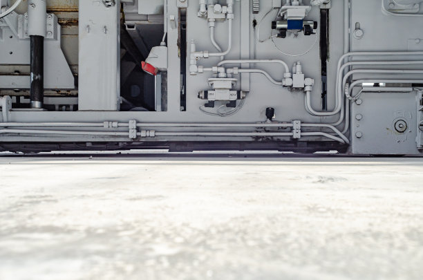 前视图成型机，用于生产铺路板。路面砖工厂。图片下载