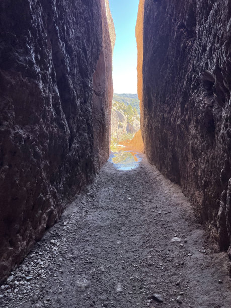 路很窄图片下载