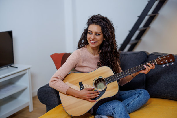 我喜欢弹吉他图片下载