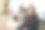 一个拉丁胖女人在工作会议上做笔记的肖像图片下载