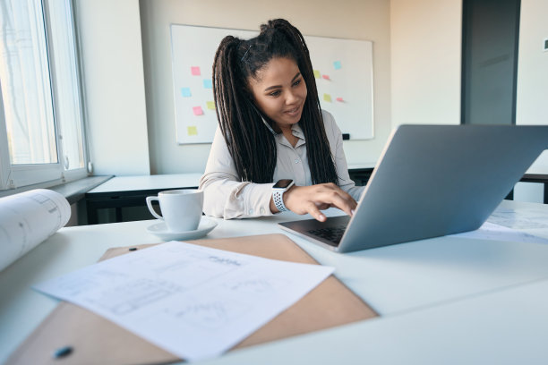 专注于设计专业的办公笔记本电脑图片下载