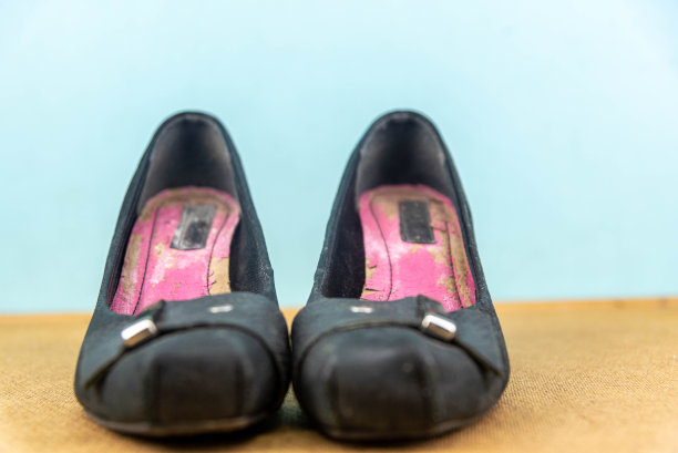 老女人的鞋子图片下载