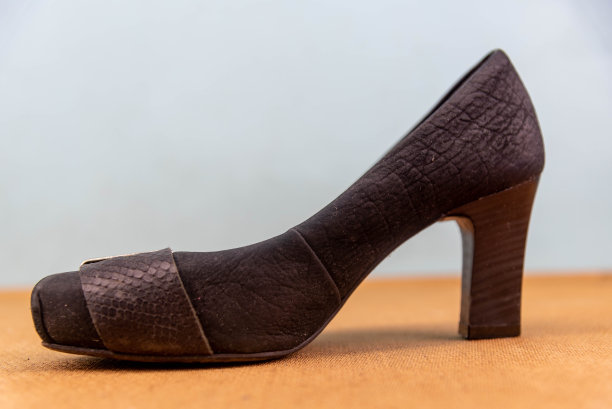 老女人的鞋子图片下载