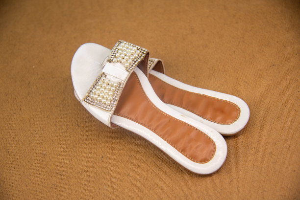 老女人的鞋子图片下载