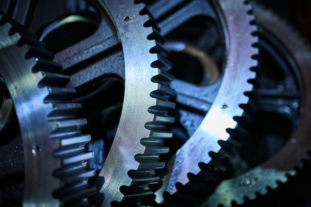 仓库螺旋齿轮传动用金属齿轮堆图片下载