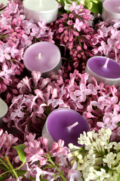 水疗蜡烛和丁香图片下载