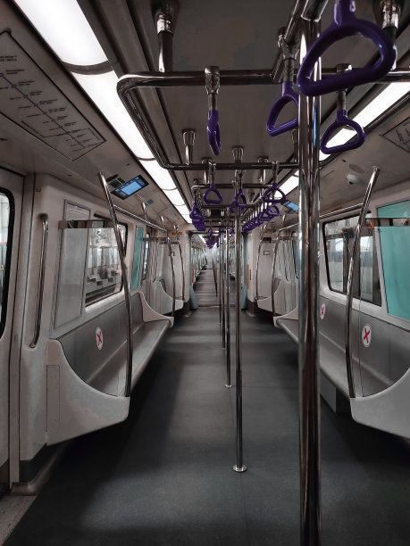 印度加尔各答空无一人的地铁站。图片下载