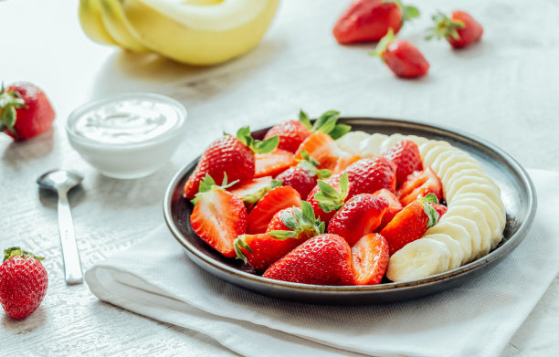 草莓和香蕉。图片下载