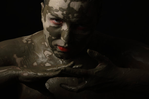 化妆品弄脏了图片下载