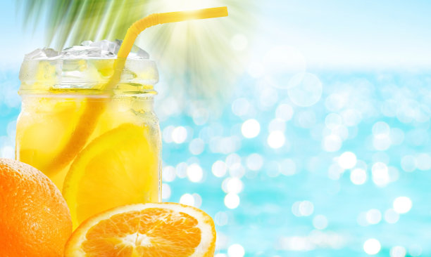 夏天喝橙汁加冰和橙果图片下载