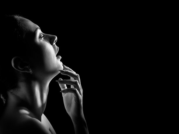 性感的年轻女子图片下载