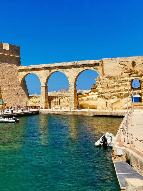 比尔古海滨与大港口码头在马耳他岛，地中海旅游目的地股票照片图片下载