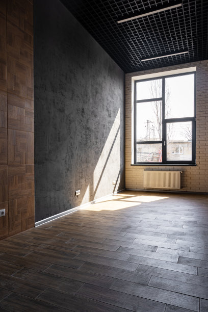 带窗户的空旷开放式办公室图片下载