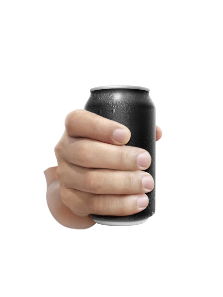 手持铝罐的男子与水滴隔离在白色背景图片下载