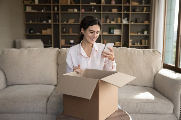 快乐积极的网上商店客户反馈购买图片下载