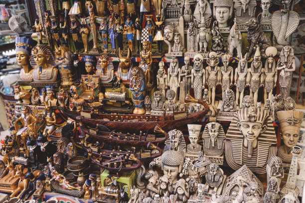 埃及开罗历史中心Khan el-Khalili集市上的旅游纪念品图片下载