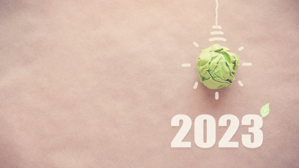 2023年用绿纸灯泡，新年生态可持续生活决议概念图片下载