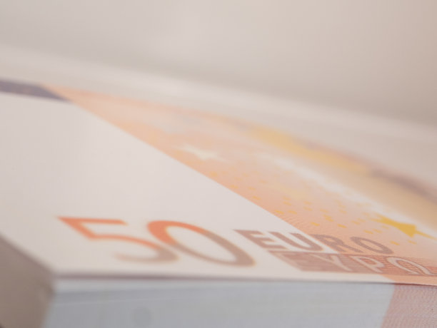 堆了几张50欧元的钞票图片下载