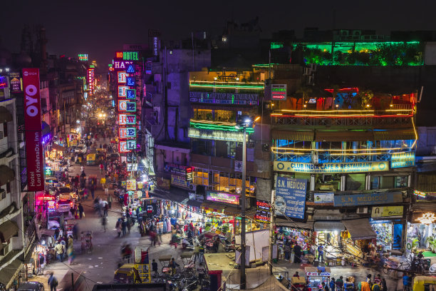 城市生活-主要巴扎尔夜间，帕哈甘吉，新德里，印度图片下载