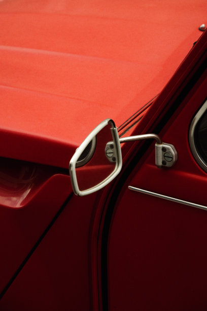 旧汽车的后视镜图片下载