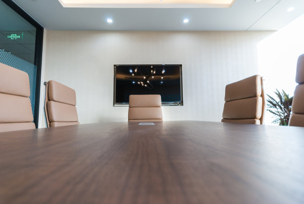 会议室配有大桌子图片下载