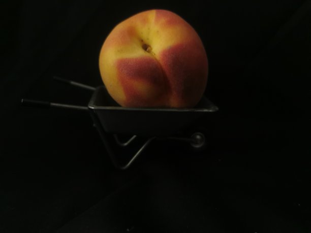 手推车和桃子图片下载