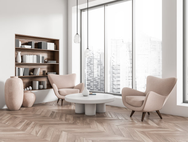 放松房间内部有两个座位，带装饰的书架和全景窗图片下载