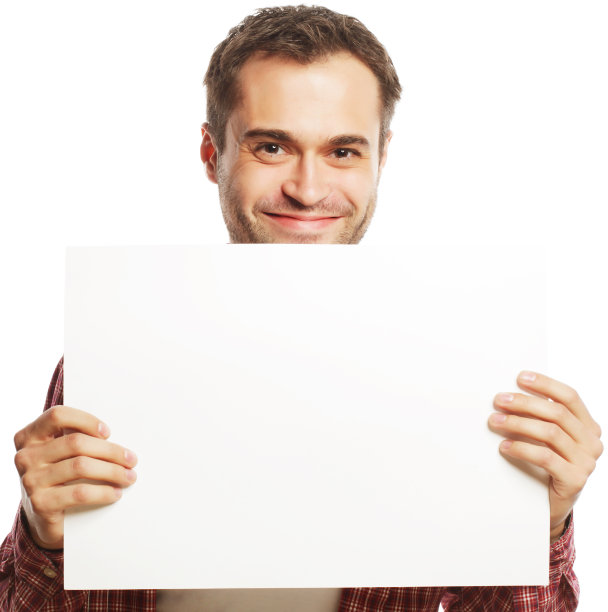 留着胡子的年轻人展示着空白的招牌图片下载