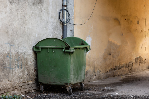 清空大塑料垃圾箱图片下载