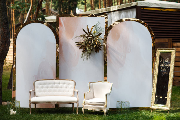 婚礼派对上的复古照片区图片下载