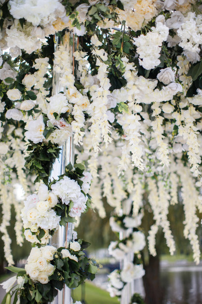 户外婚礼上的鲜花，特写图片下载