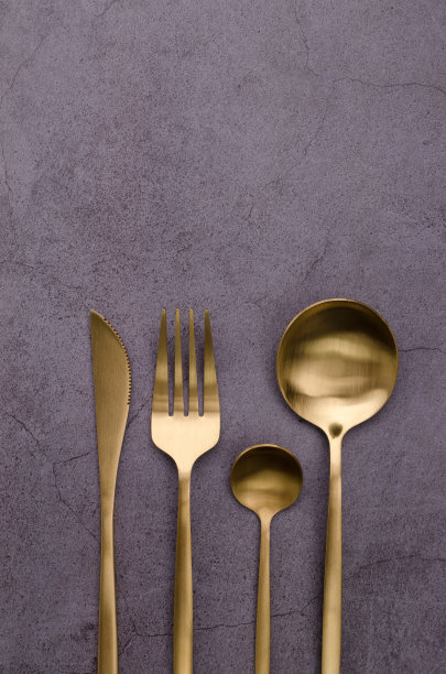 清洁的黄金金属餐具图片下载
