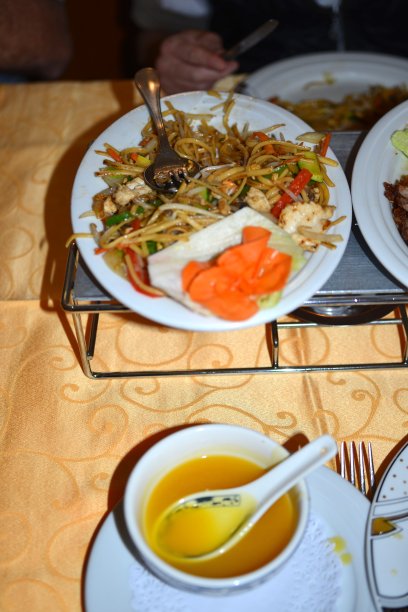 中午在欧洲的一家中餐馆吃中餐图片下载