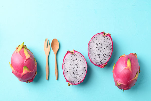 新鲜火龙果或火龙果彩色背景图片下载