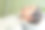 在美容院为一位妇女洗头图片下载